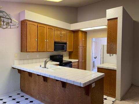 9133 Saint James Pl, Windsor, CA 95492 photo 4