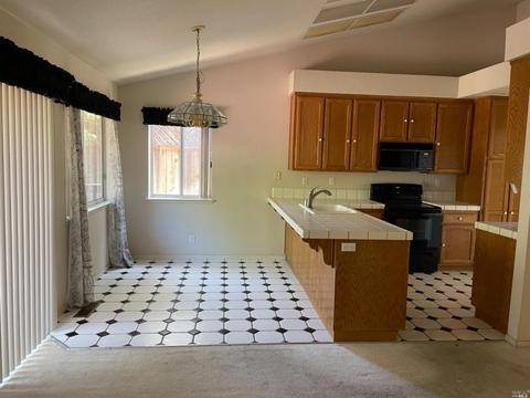 9133 Saint James Pl, Windsor, CA 95492 photo 6
