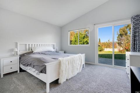 100 Steamer Ln, Vallejo, CA 94591 photo 13