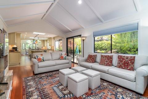 4 Tara Ln, Novato, CA 94945 photo 9