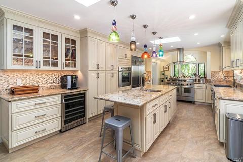 4 Tara Ln, Novato, CA 94945 photo 3