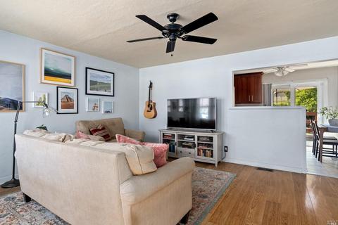 233 Del Mar Ave, Vallejo, CA 94589 photo 4