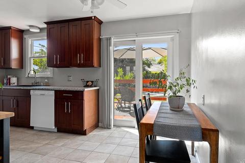 233 Del Mar Ave, Vallejo, CA 94589 photo 8