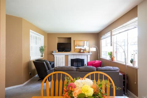 8704 Holly Leaf Dr, Windsor, CA 95492 photo 4