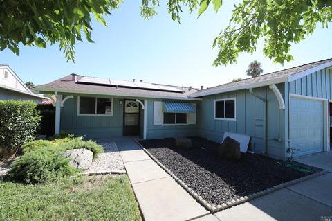 117 Sequoia Dr, Vacaville, CA 95687 photo 2