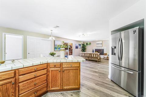 616 E J St, Benicia, CA 94510 photo 8