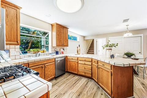 616 E J St, Benicia, CA 94510 photo 6