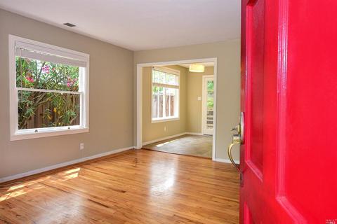 471 E Walnut St, Sonoma, CA 95476 photo 2