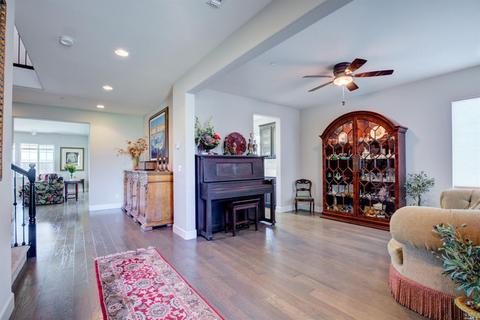 660 Elderberry Loop, Vacaville, CA 95688 photo 2