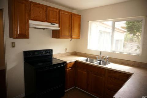 946 Pine St, Vallejo, CA 94590 photo 8