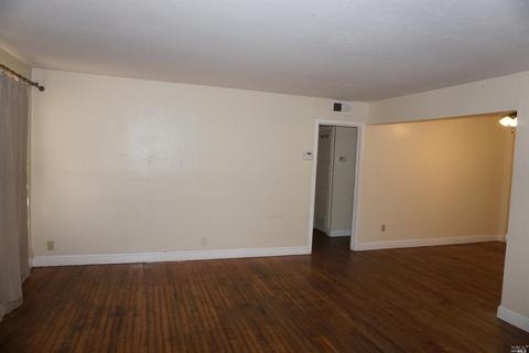 946 Pine St, Vallejo, CA 94590 photo 4