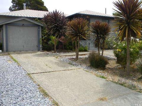 1076 Pine St, Vallejo, CA 94590 photo 2