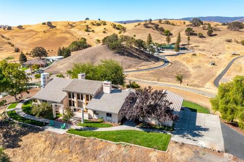 4026 Blackthorn Dr Vacaville Ca 95688 86 Photos Mls 321076710 Movoto