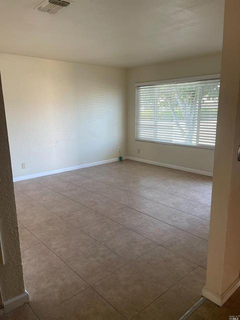 286 Serrano Dr, Fairfield, CA 94533 photo 4