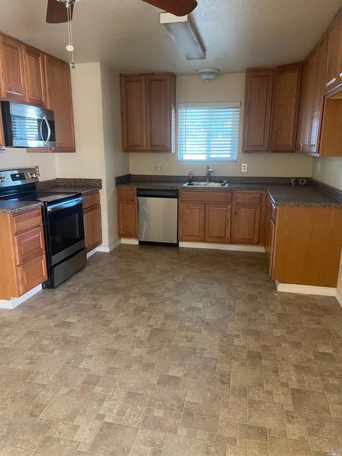 286 Serrano Dr, Fairfield, CA 94533 photo 5
