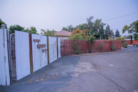 530 Gregory Ln, Fairfield, CA 94533 photo 3
