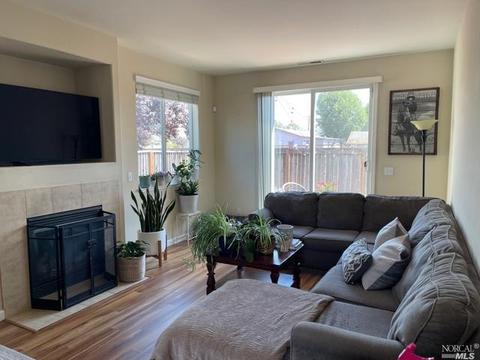 2082 Pascal St, Santa Rosa, CA 95403 photo 2