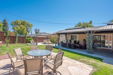 7593 Brighton Dr, Dublin, CA 94568 photo 3