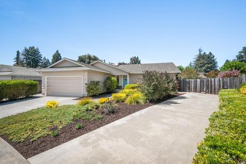 472 Eileen Dr, Sebastopol, CA 95472 photo 2