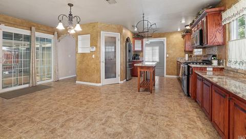 310 Daphne Dr, Fairfield, CA 94533 photo 5