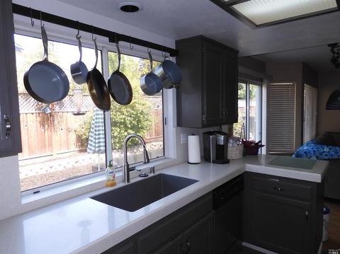 7045 Edinburgh Ct, Windsor, CA 95492 photo 9