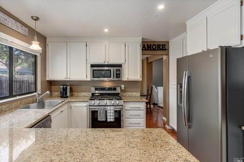 807 Pulteney Pl, Windsor, CA 95492 photo 4