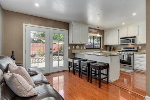 807 Pulteney Pl, Windsor, CA 95492 photo 9