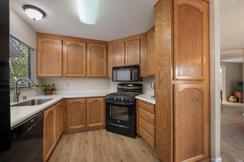 515 Mallory Ave, Windsor, CA 95492 photo 8