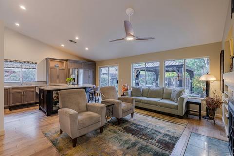 734 E Macarthur St, Sonoma, CA 95476 photo 3