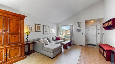 112 Crickett Ct, Windsor, CA 95492 photo 2