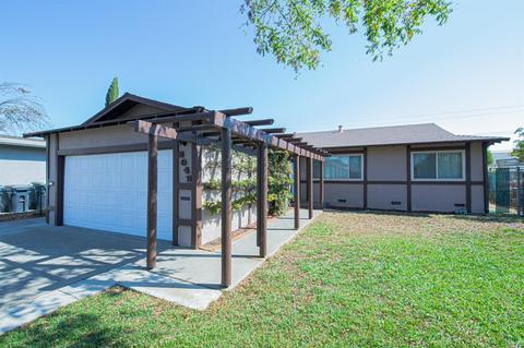 2042 Robin Dr, Fairfield, CA 94533 photo 2
