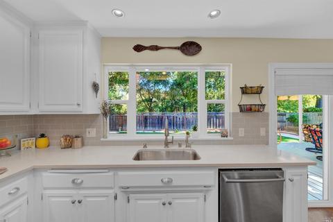 735 Brookside Dr, Vacaville, CA 95688 photo 12