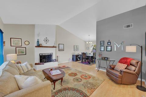 735 Brookside Dr, Vacaville, CA 95688 photo 4