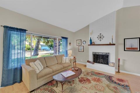 735 Brookside Dr, Vacaville, CA 95688 photo 5
