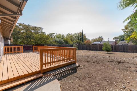 223 Daffodil Dr, Fairfield, CA 94533 photo 2
