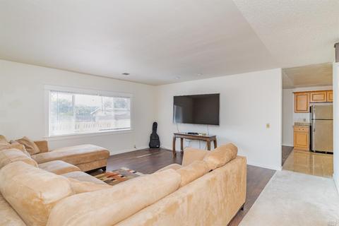 223 Daffodil Dr, Fairfield, CA 94533 photo 4