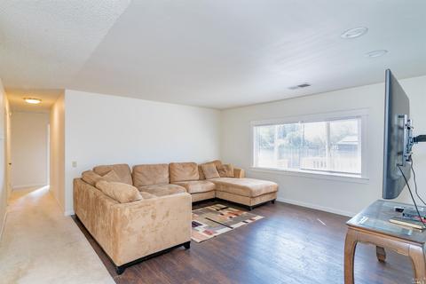 223 Daffodil Dr, Fairfield, CA 94533 photo 6