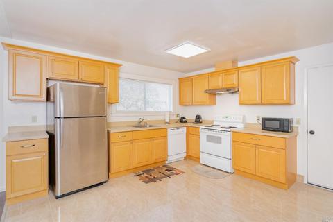 223 Daffodil Dr, Fairfield, CA 94533 photo 3