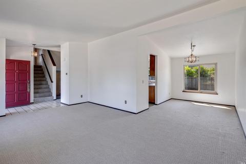 114 Smith Ct, Healdsburg, CA 95448 photo 4