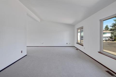 114 Smith Ct, Healdsburg, CA 95448 photo 5
