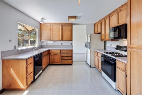 114 Smith Ct, Healdsburg, CA 95448 photo 8