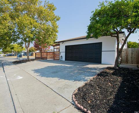 320 Inverness Dr, Vallejo, CA 94589 photo 2