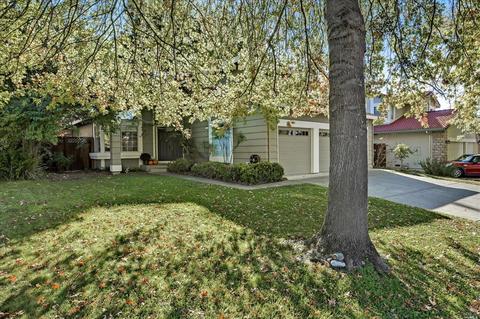 316 La Quinta Dr, Windsor, CA 95492 photo 2