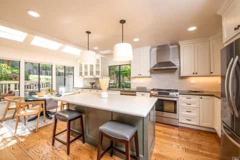 4 Flicker Dr, Novato, CA 94949 photo 2