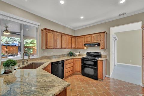 237 Shadowhawk Ct, Vacaville, CA 95688 photo 18