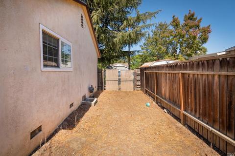 601 W D St N, Dixon, CA 95620 photo 6