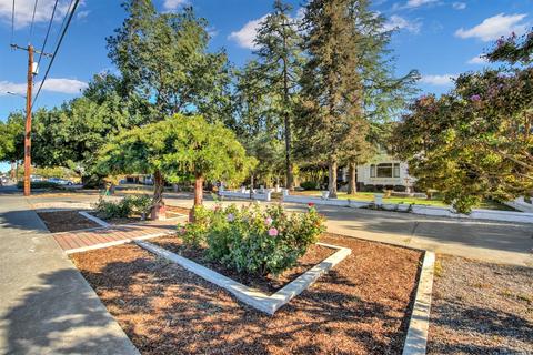 1031 W A St, Dixon, CA 95620 photo 4