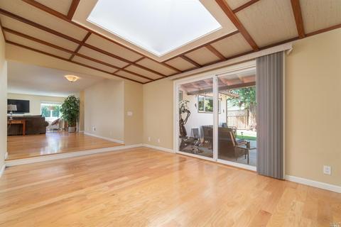 4 Devonshire Dr, Novato, CA 94947 photo 13