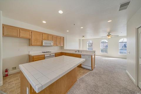 39 Johnson St, Windsor, CA 95492 photo 3