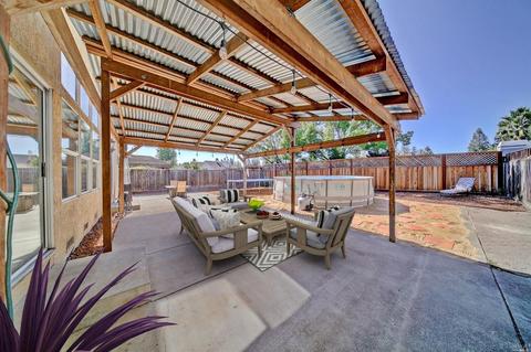 404 Foxwood Ct, Windsor, CA 95492 photo 6